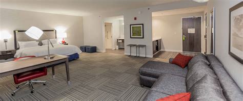 hampton inn emerson lakepoint.